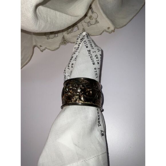 Beautiful antique silver toned napkin ring dragon pattern not monogrammed - Picture 5 of 7
